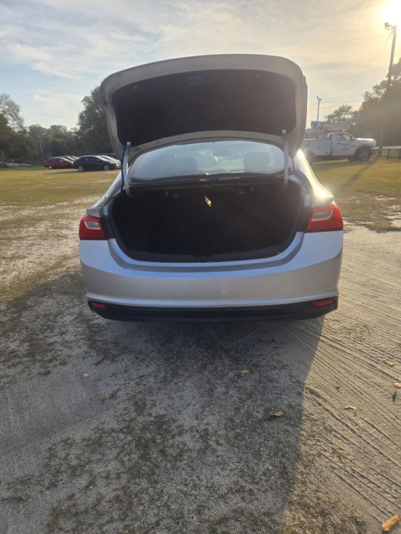 2016 Chevrolet Malibu Image 2