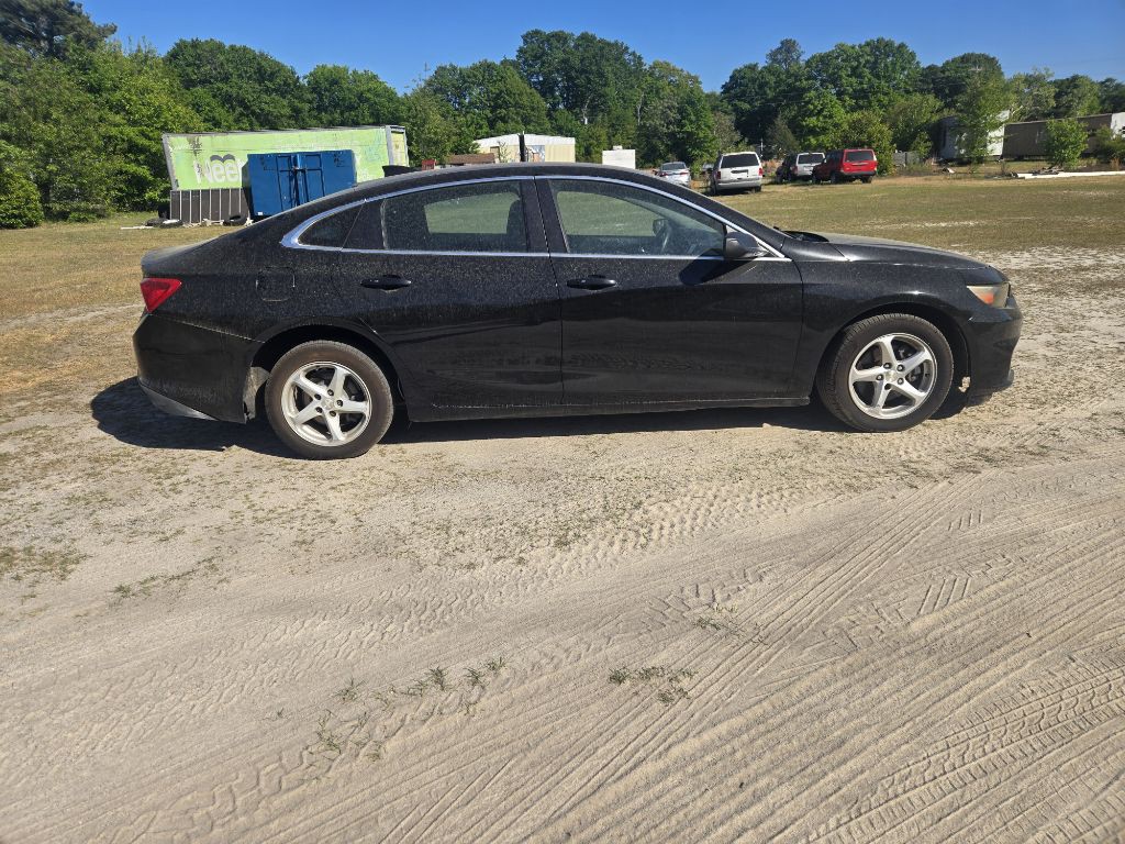 2016 Chevrolet Malibu Image 2