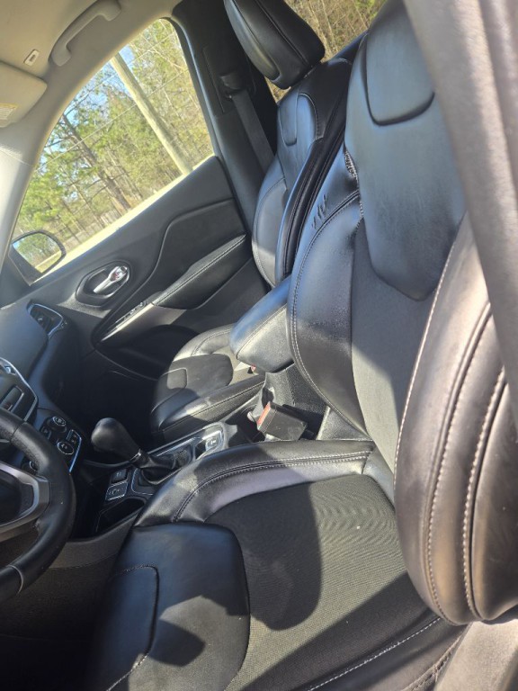 2019 Jeep Cherokee Image 7