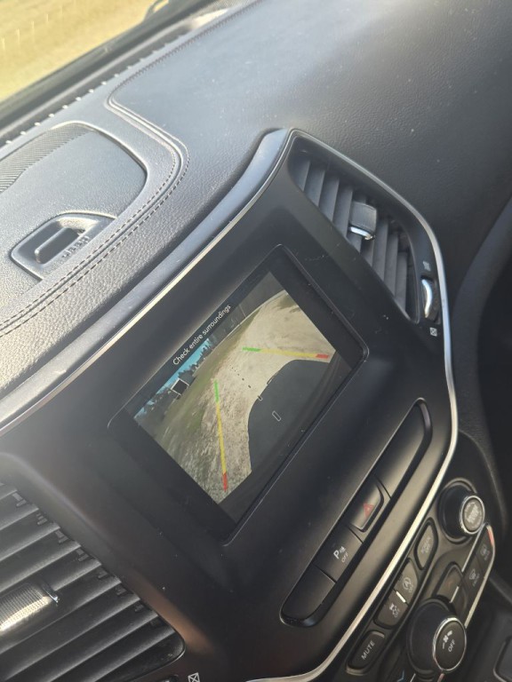 2019 Jeep Cherokee Image 10