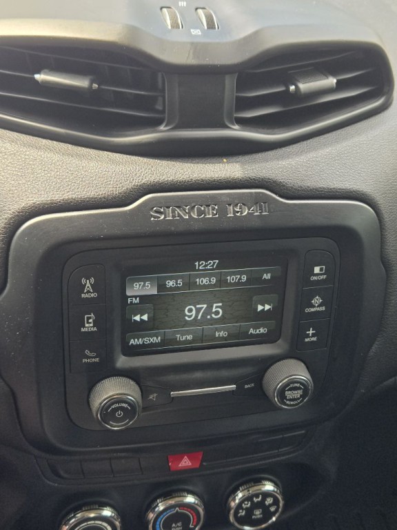 2015 Jeep Renegade Image 8