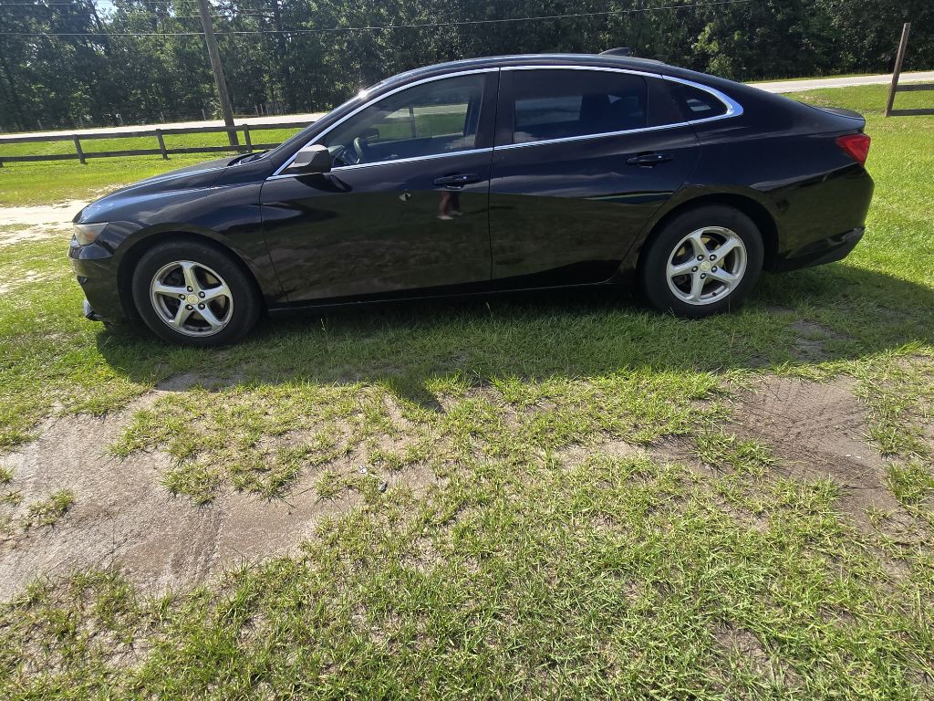 2016 Chevrolet Malibu Image 2