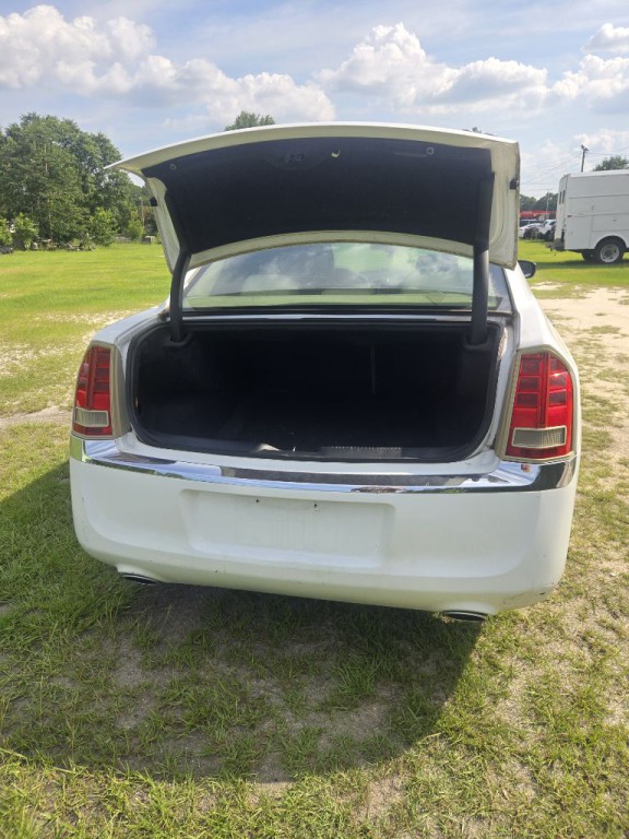2011 Chrysler 300 Image 5