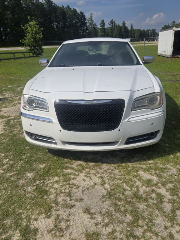 2011 Chrysler 300 Image 1