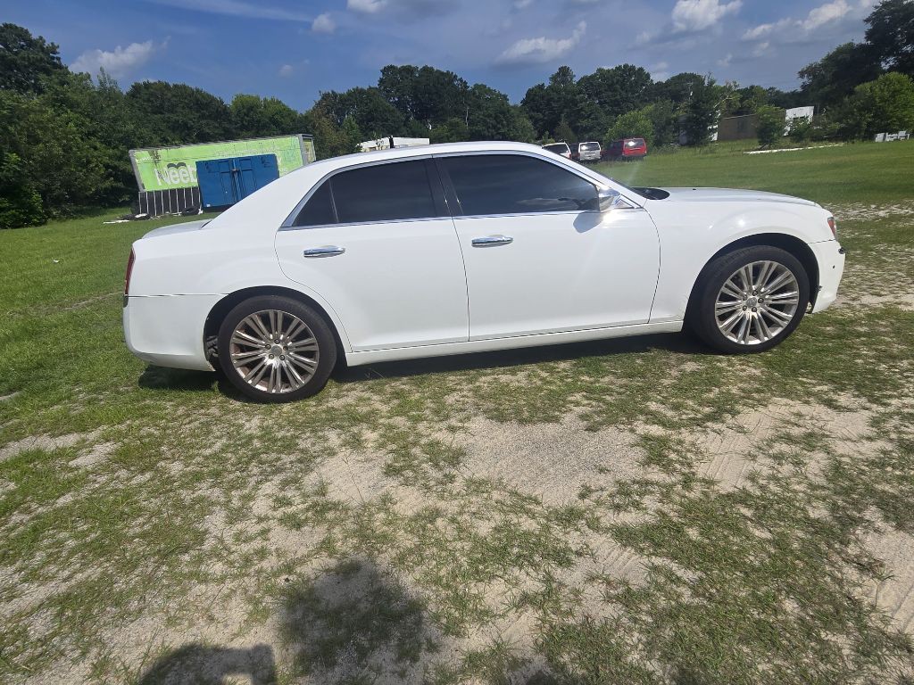2011 Chrysler 300 Image 2