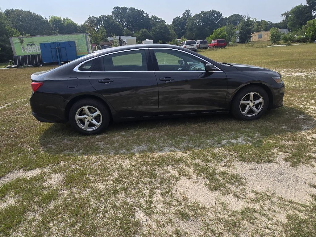 2017 Chevrolet Malibu Image 3