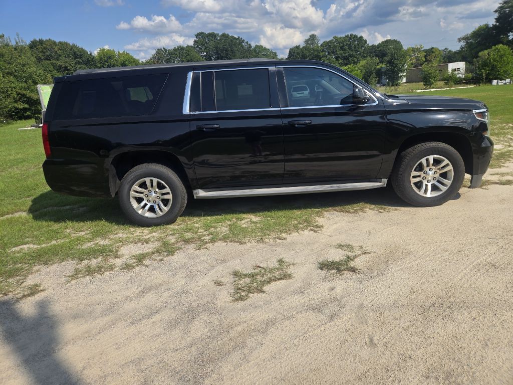2015 Chevrolet Suburban Image 2