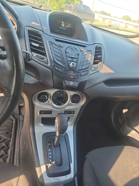 2016 Ford Fiesta Image 9