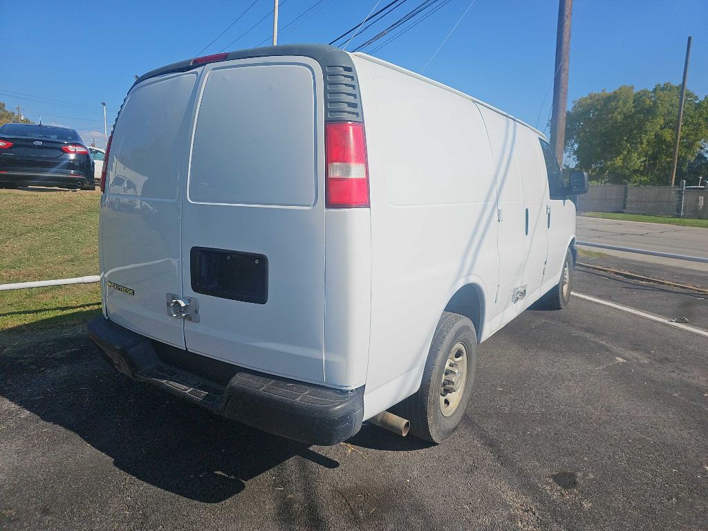 2014 Chevrolet Express Image 3