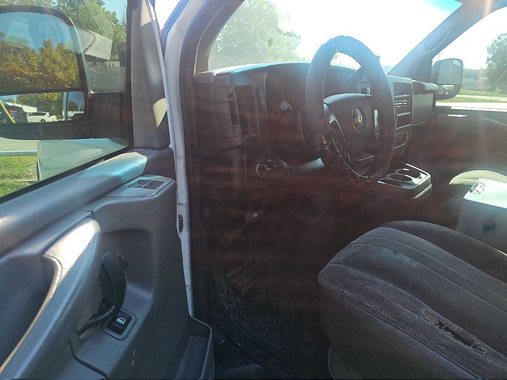 2014 Chevrolet Express Image 8