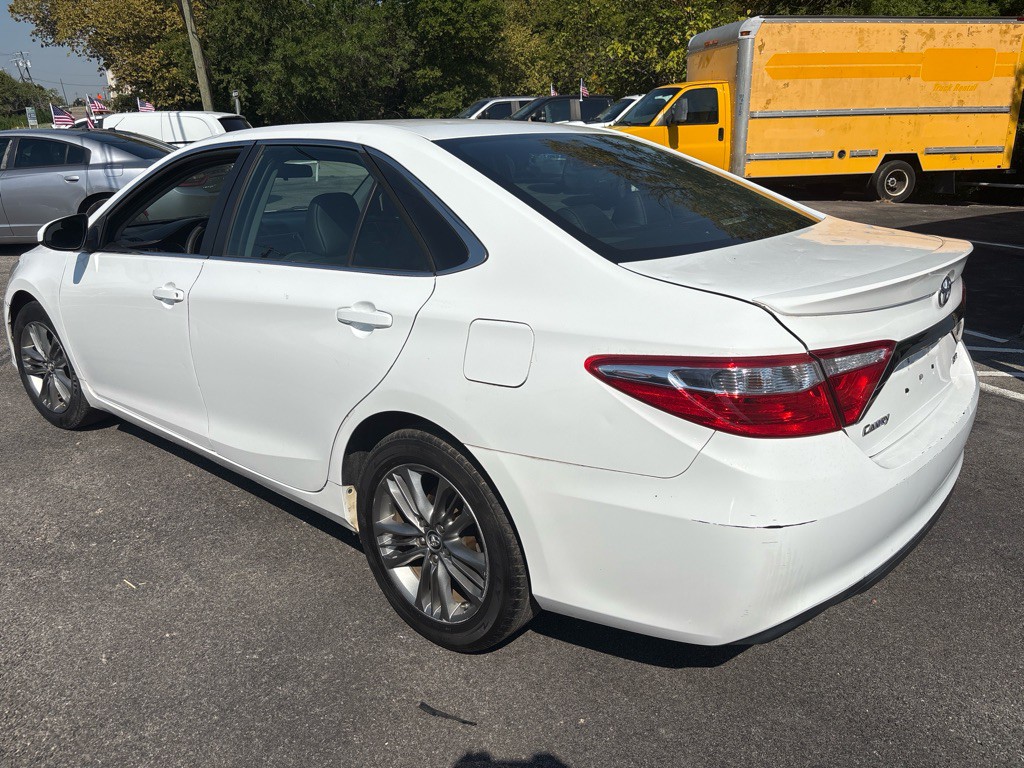 2016 Toyota Camry Image 2