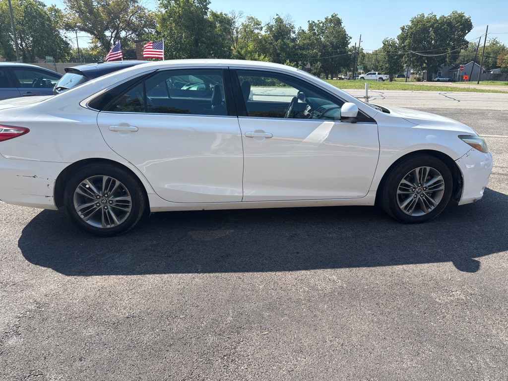 2016 Toyota Camry Image 3