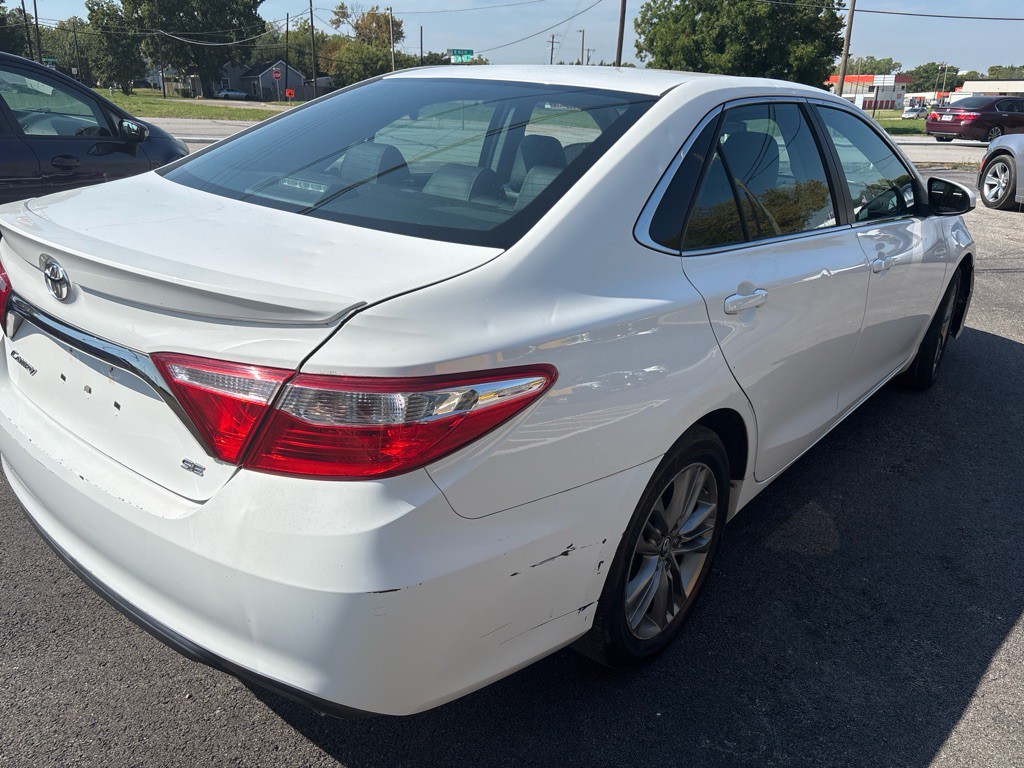 2016 Toyota Camry Image 4