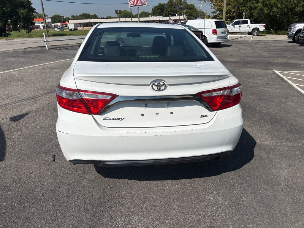 2016 Toyota Camry Image 5