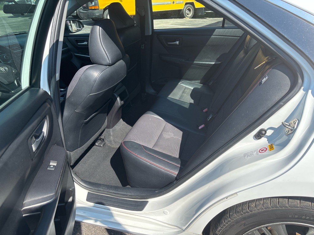 2016 Toyota Camry Image 10