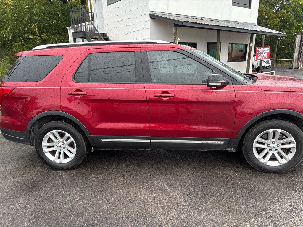 2018 Ford Explorer Image 2