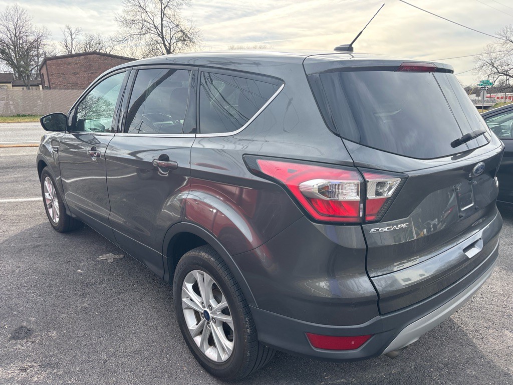2017 Ford Escape Image 2