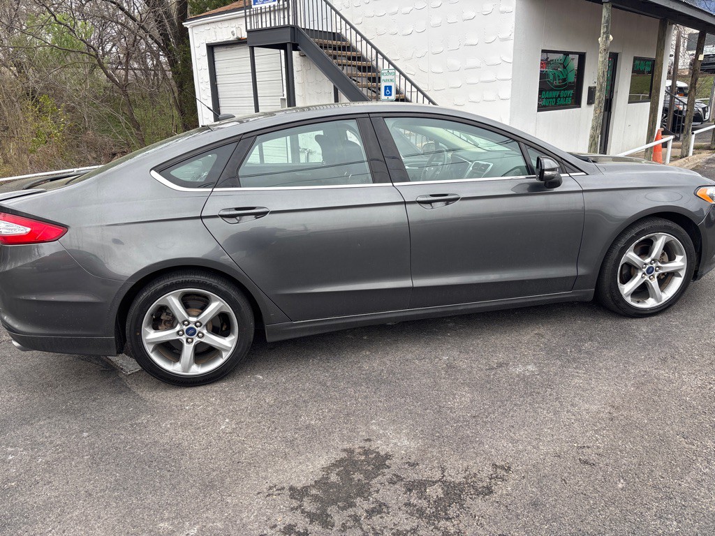 2015 Ford Fusion Image 16