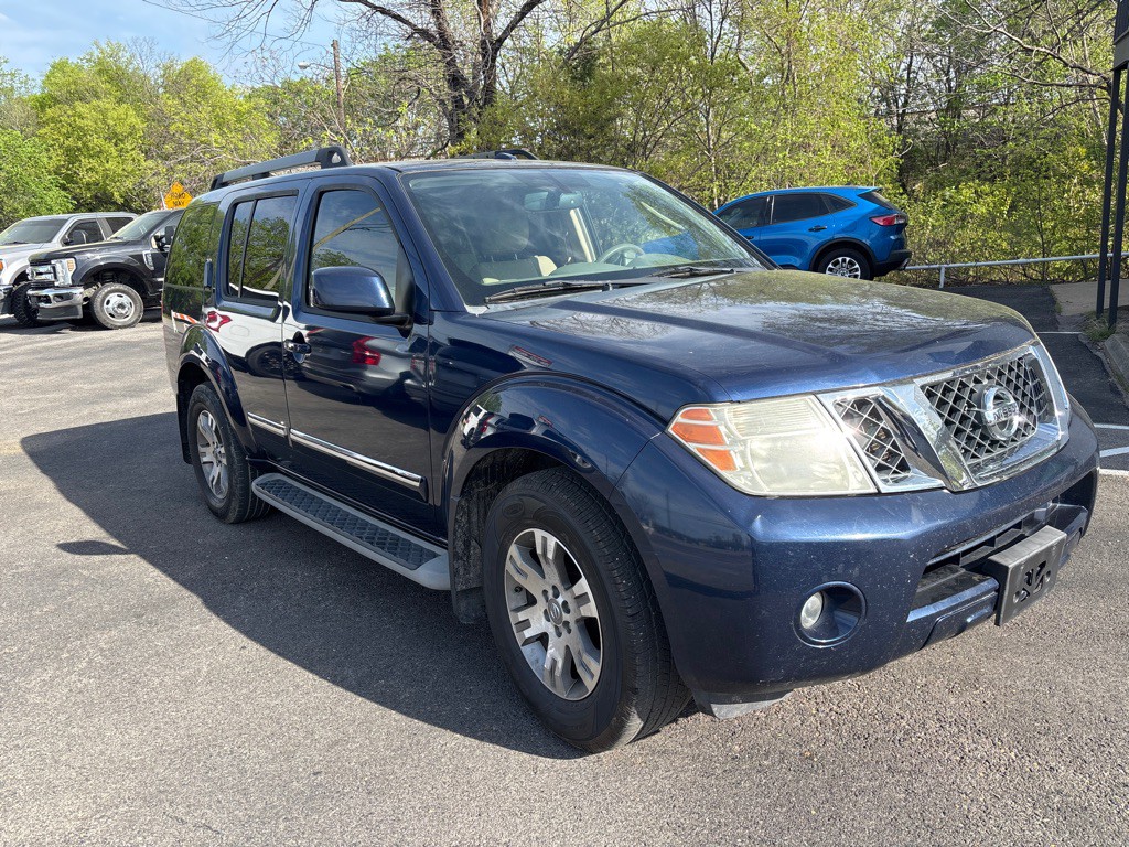 2011 Nissan Pathfinder Image 1