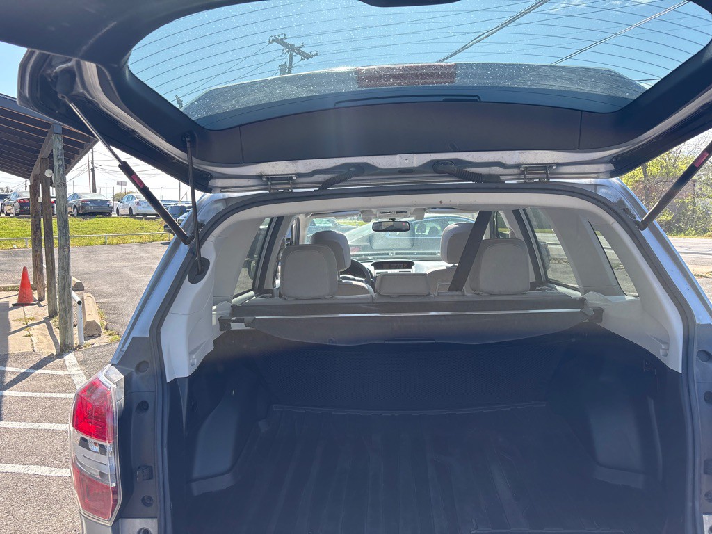 2015 Subaru Forester Image 9