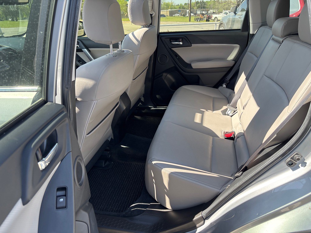 2015 Subaru Forester Image 11
