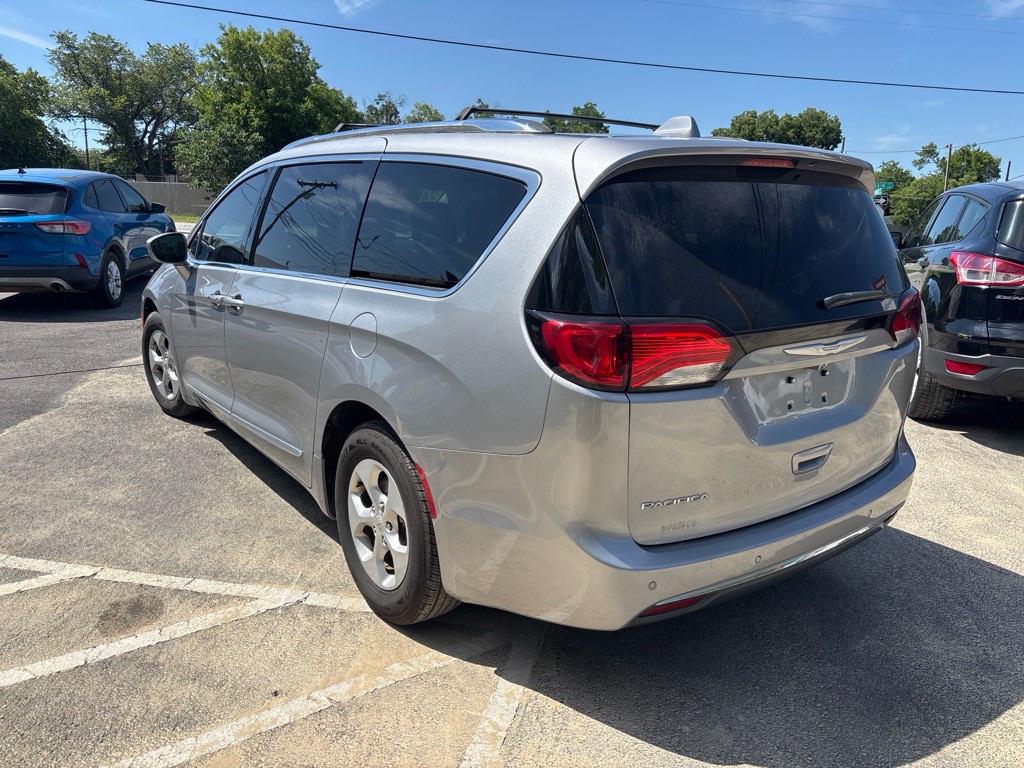 2017 Chrysler Pacifica Image 10