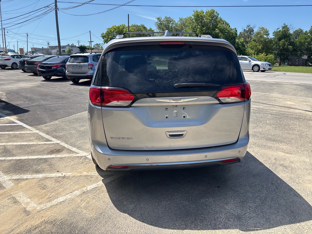 2017 Chrysler Pacifica Image 12