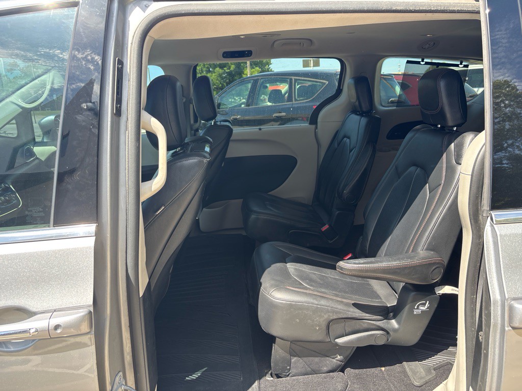 2017 Chrysler Pacifica Image 19