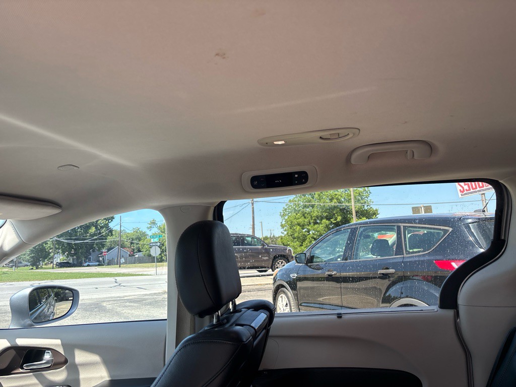 2017 Chrysler Pacifica Image 24