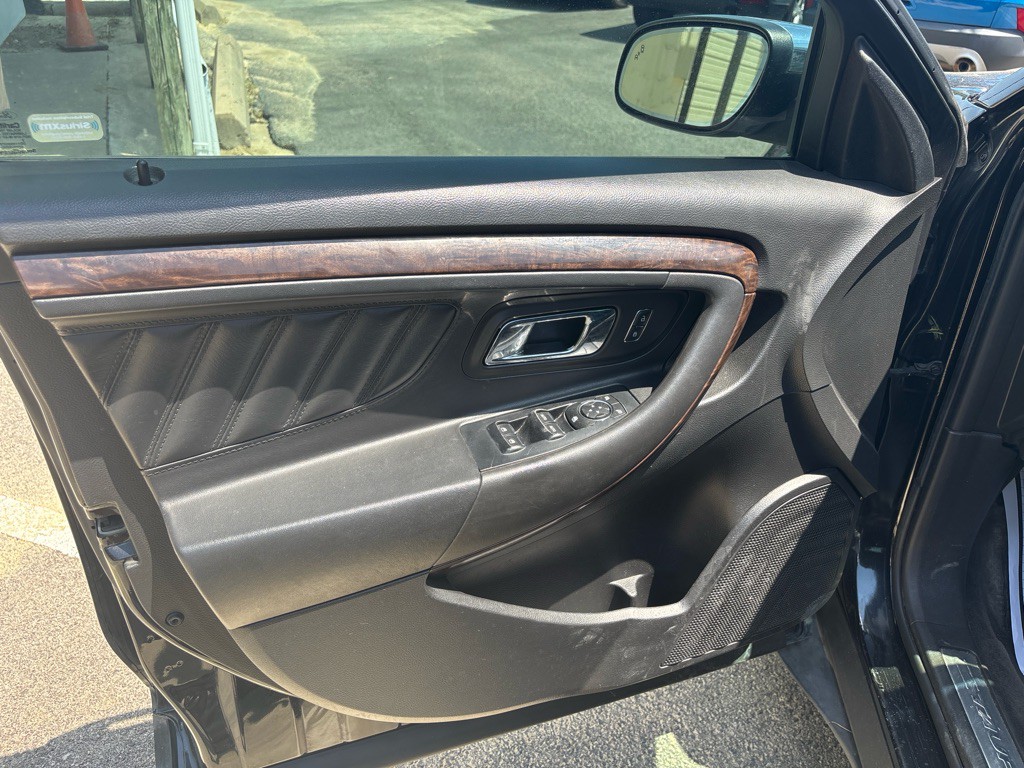2013 Ford Taurus Image 11