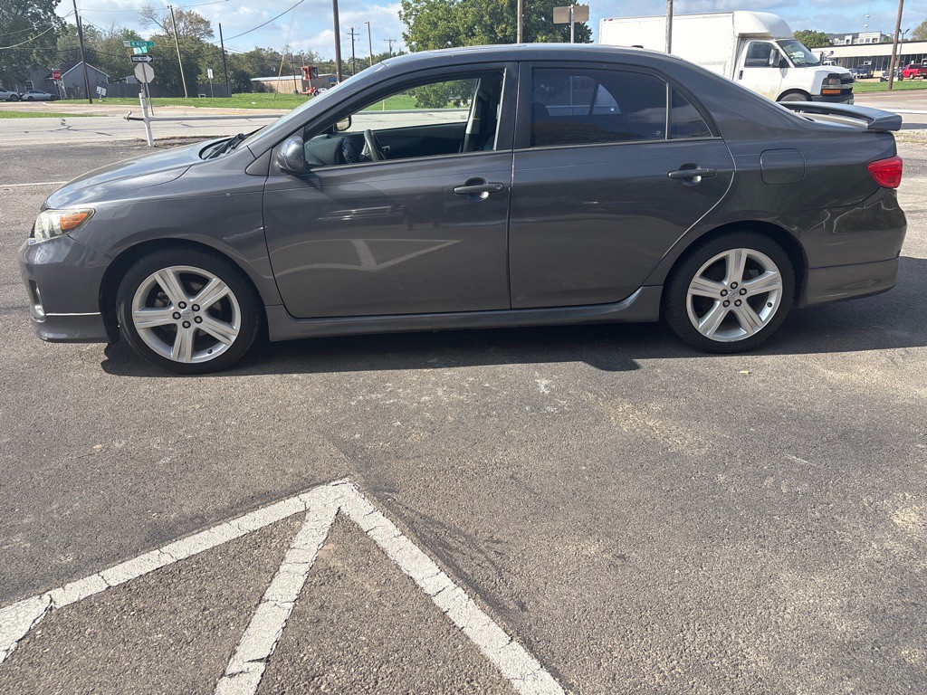 2013 Toyota Corolla Image 8