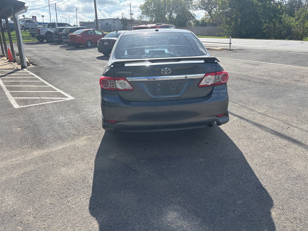 2013 Toyota Corolla Image 12