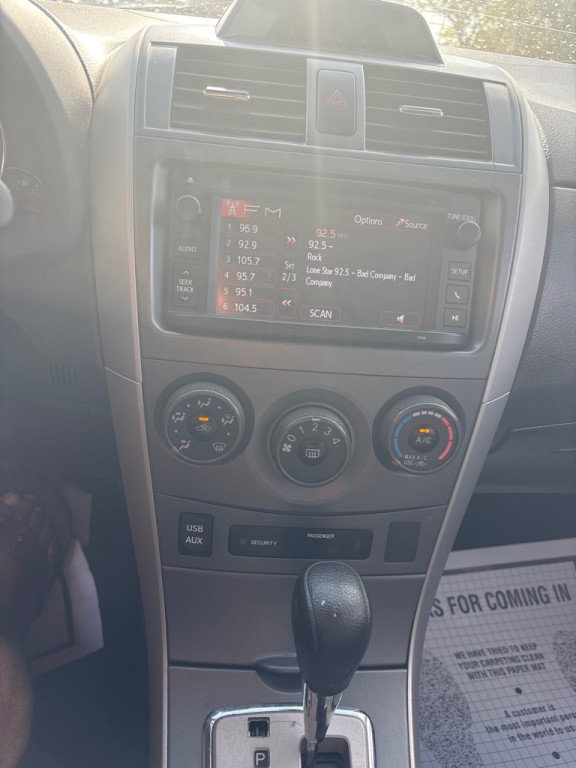 2013 Toyota Corolla Image 21