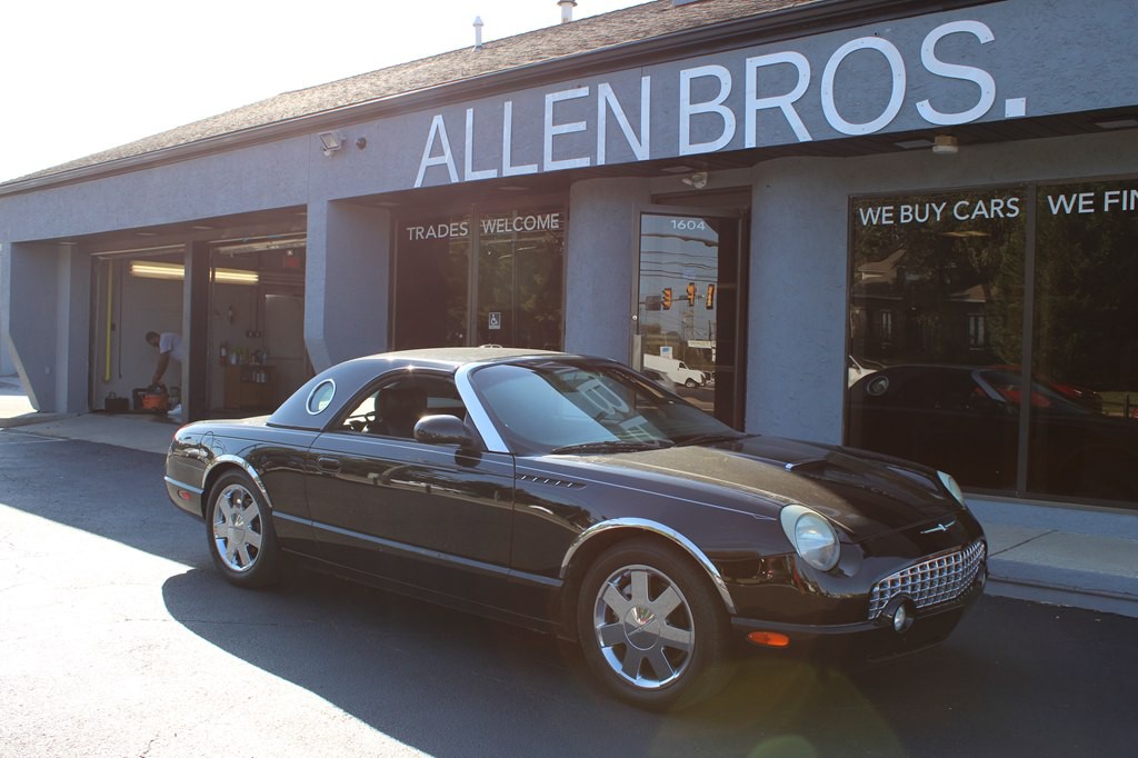 2002 Ford Thunderbird Image 4
