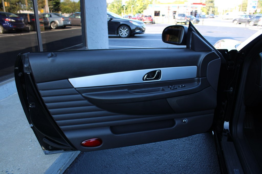 2002 Ford Thunderbird Image 12