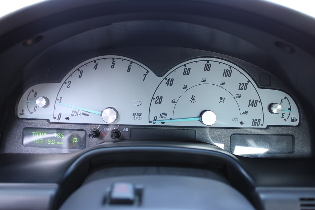 2002 Ford Thunderbird Image 13