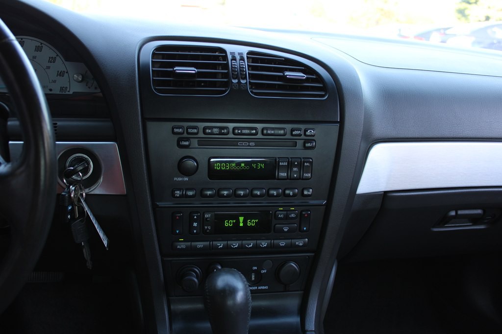 2002 Ford Thunderbird Image 14