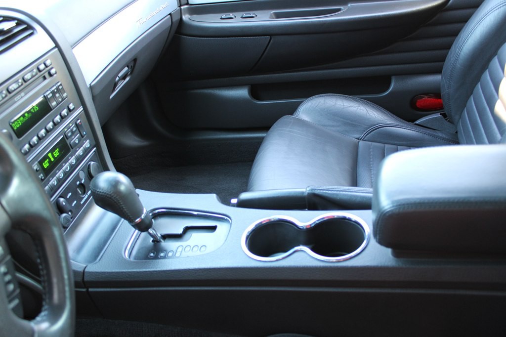 2002 Ford Thunderbird Image 15