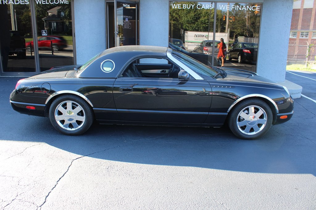2002 Ford Thunderbird Image 21
