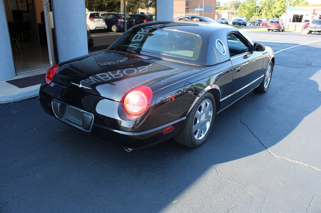 2002 Ford Thunderbird Image 22