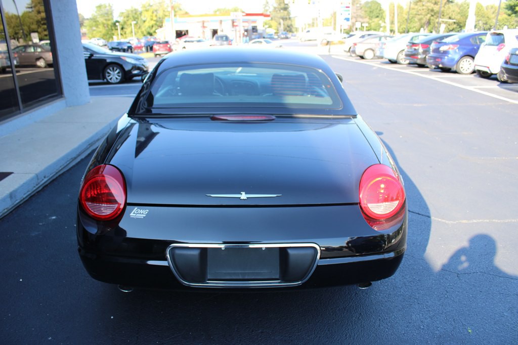 2002 Ford Thunderbird Image 26
