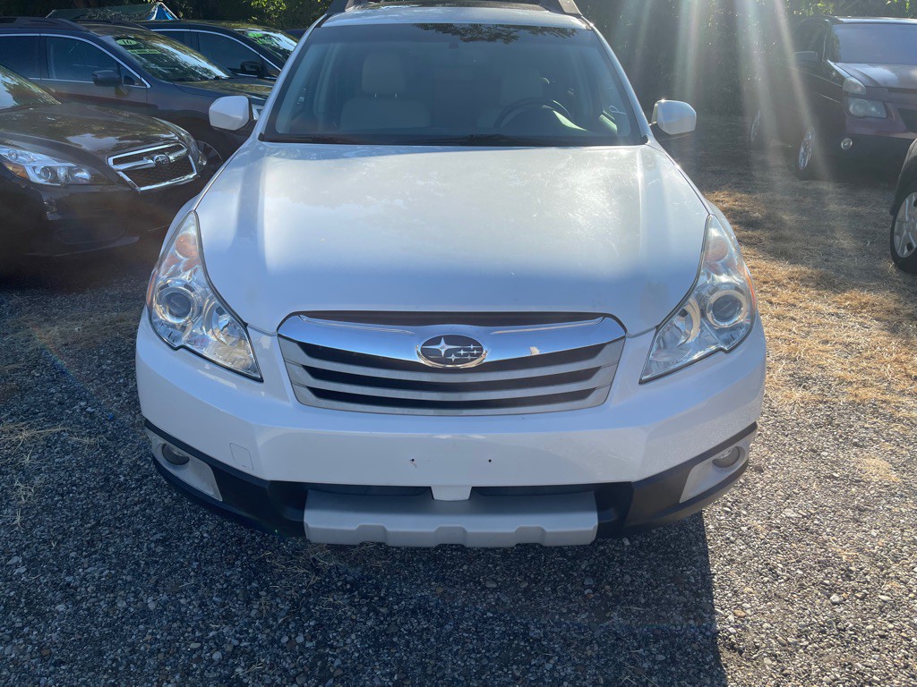 2011 Subaru Outback Image 1