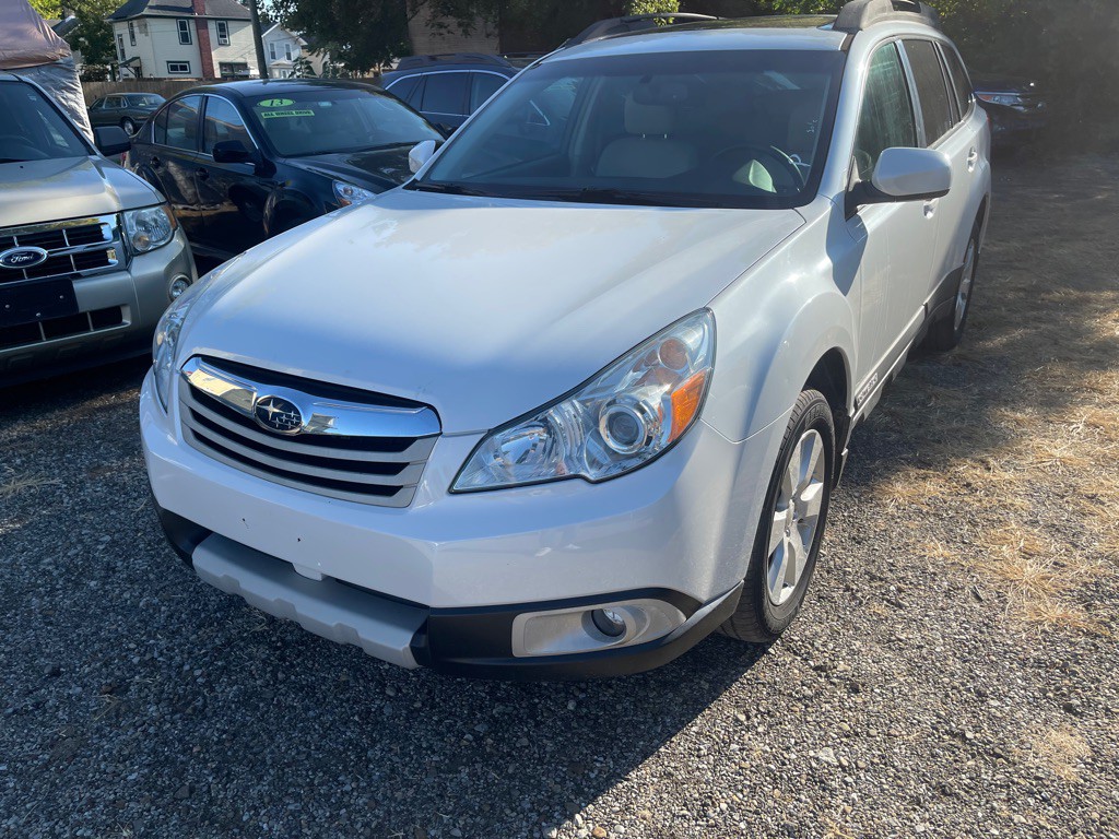 2011 Subaru Outback Image 2