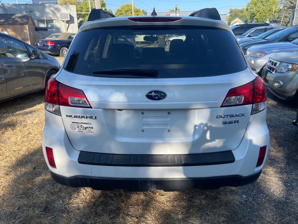 2011 Subaru Outback Image 4