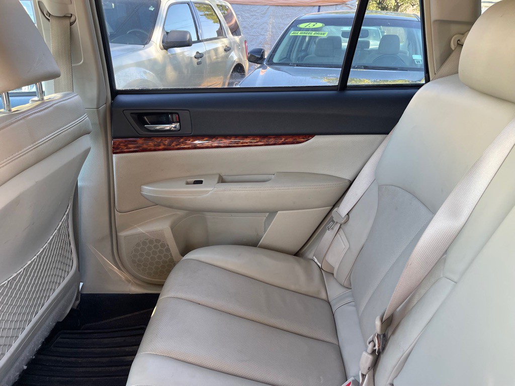 2011 Subaru Outback Image 6