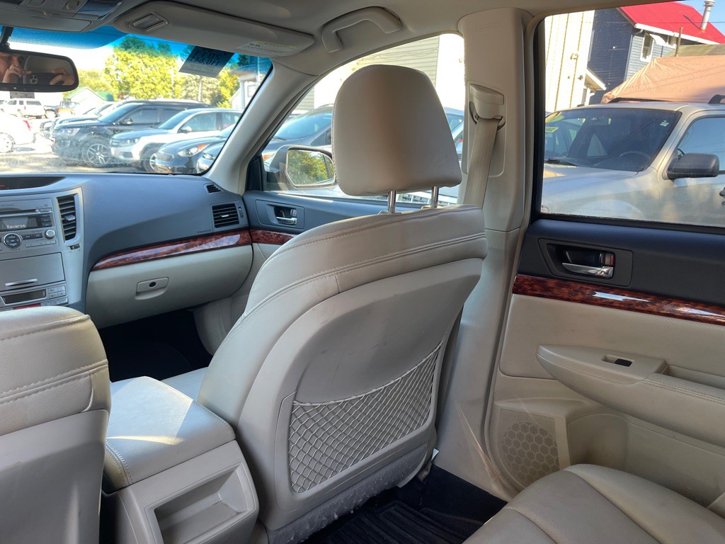 2011 Subaru Outback Image 8