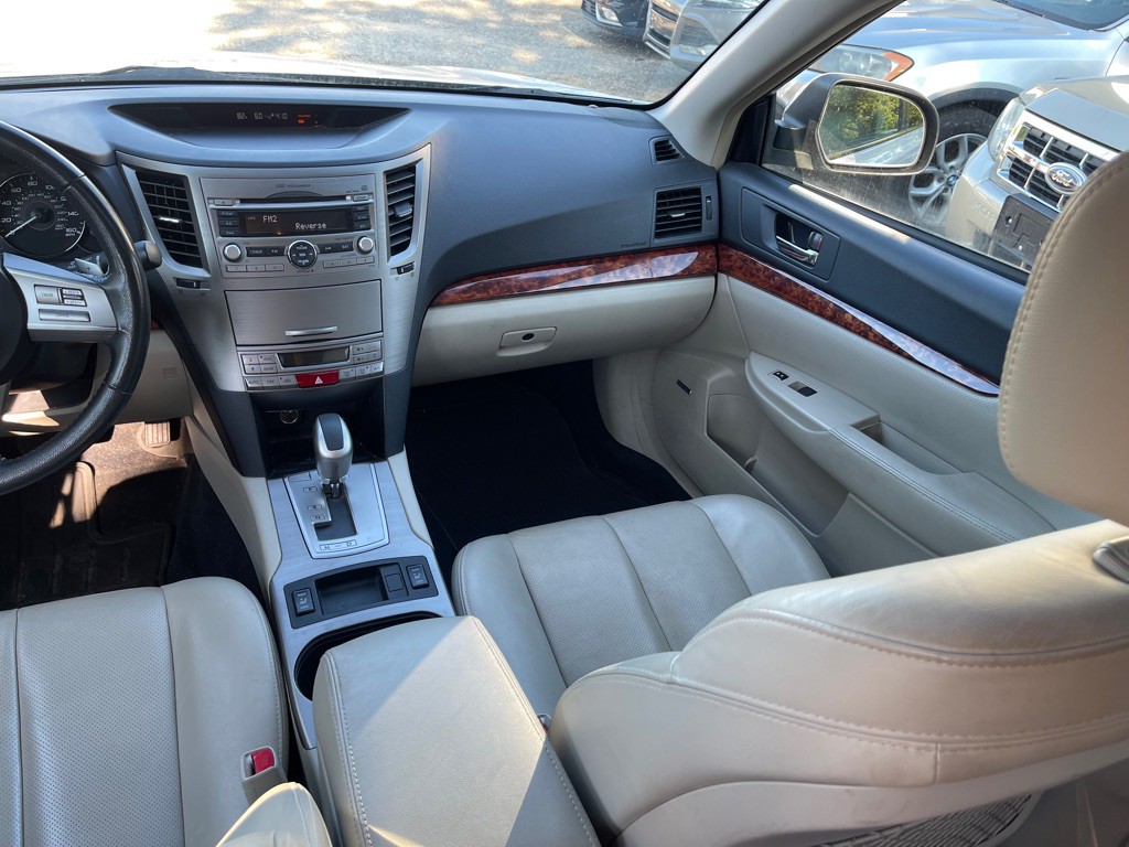 2011 Subaru Outback Image 10