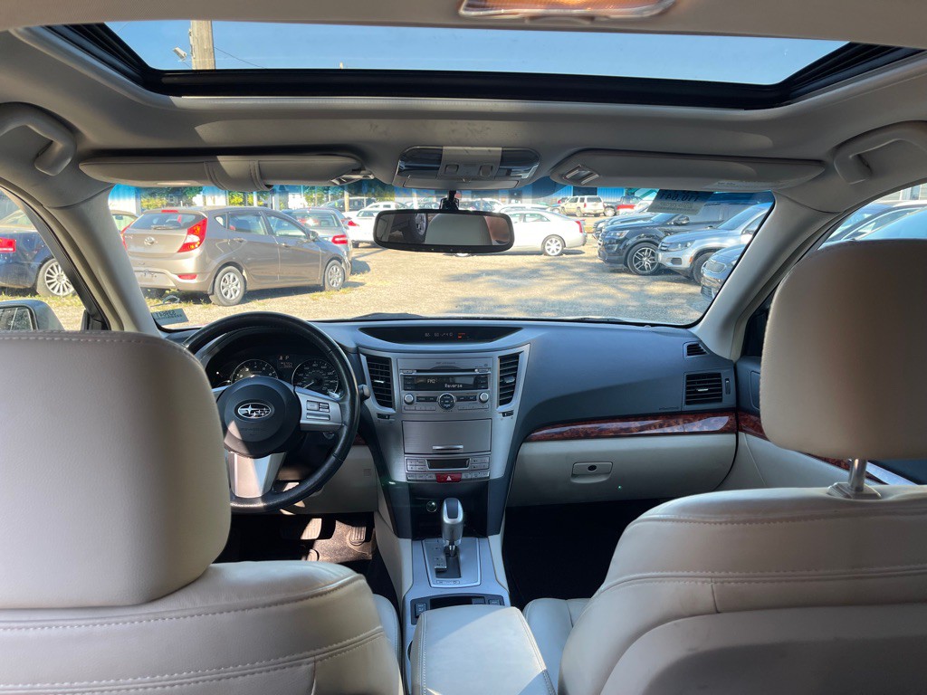 2011 Subaru Outback Image 11