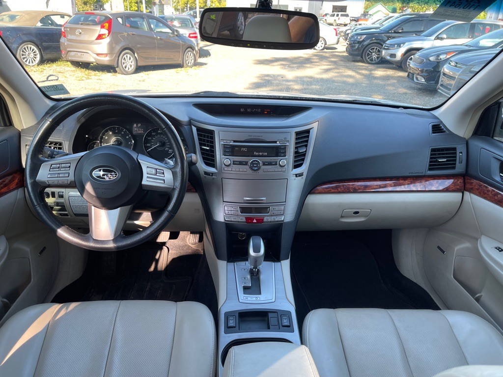 2011 Subaru Outback Image 12