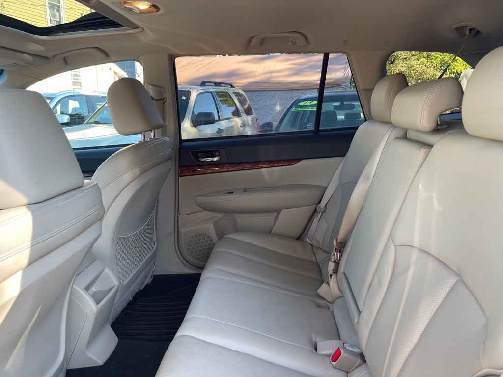 2011 Subaru Outback Image 13